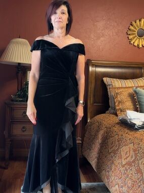 Adrianna Papell Black Off the Shoulder Velvet Evening Gown